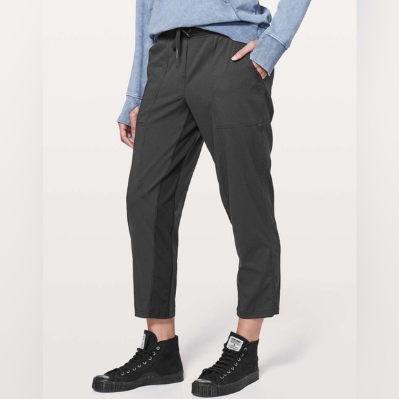 Lululemon Dance Studio Crop black size 4 - Picture 1 of 10
